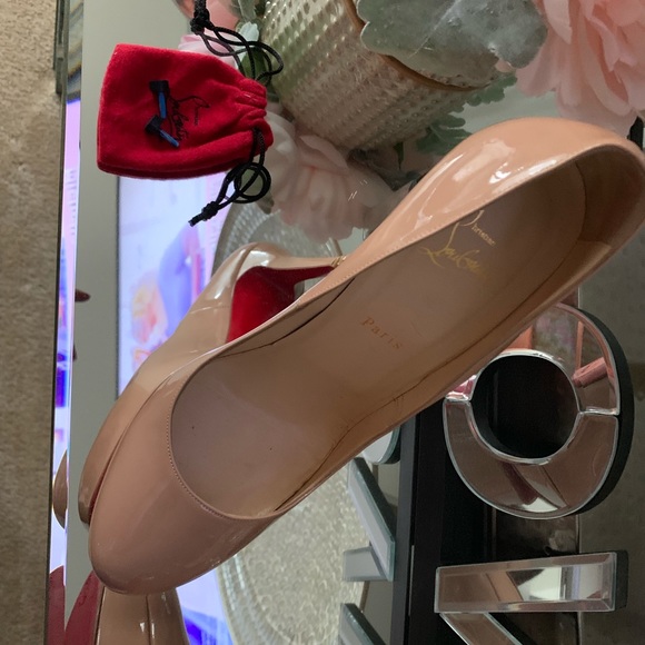 Christian Louboutin - Picture 2 of 4